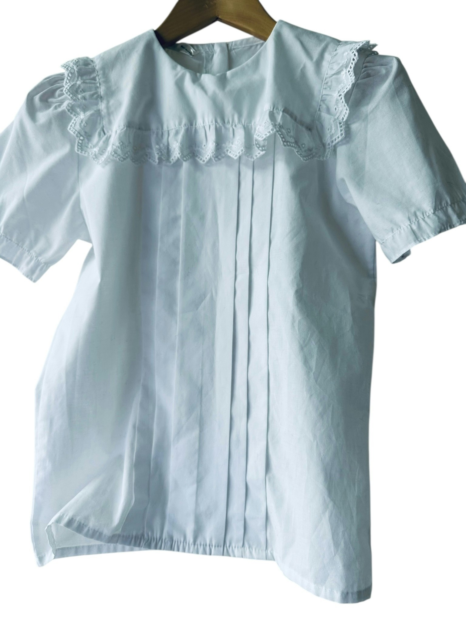 Vit blus med spetskrage