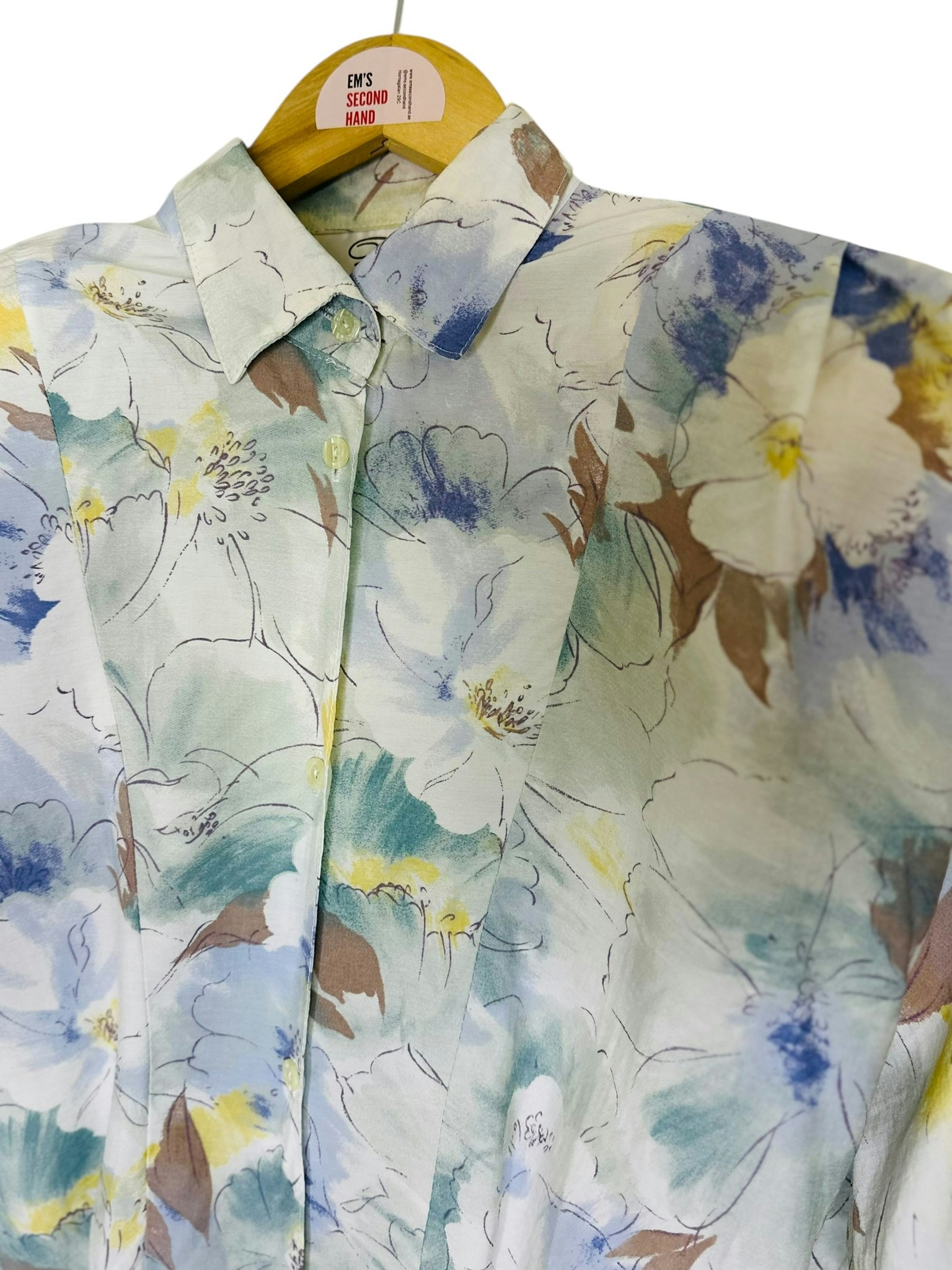 Vintage blus med markerade axlar