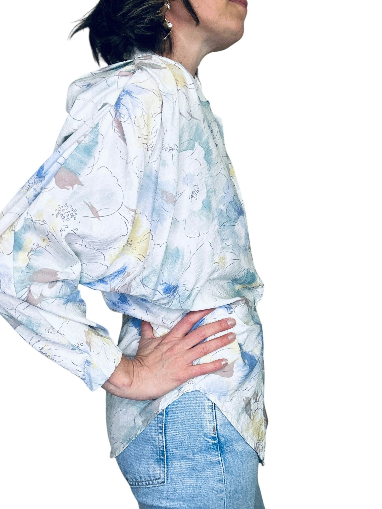 Vintage blus med markerade axlar