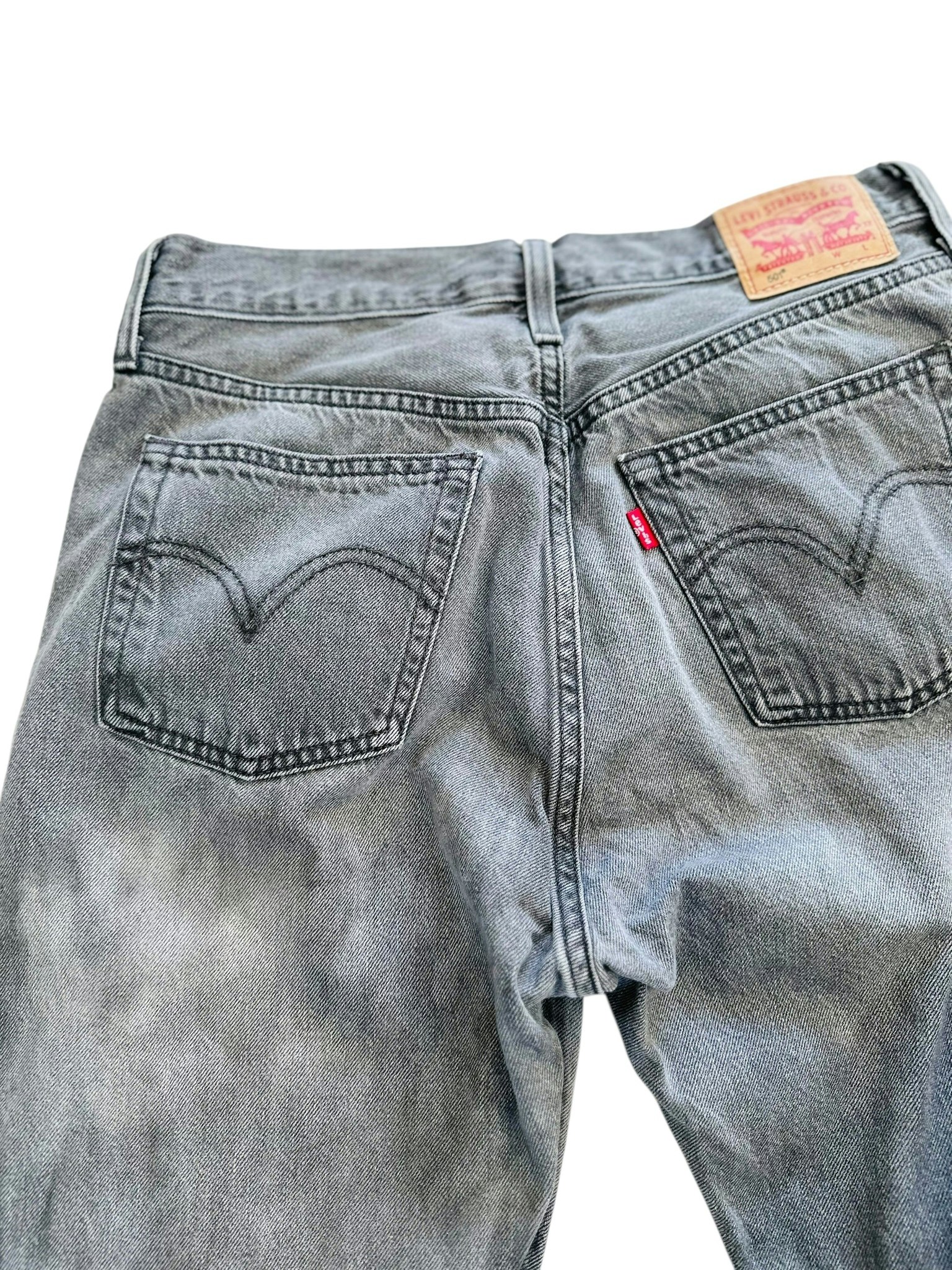 Levi’s 501 28/28 avklippta grå