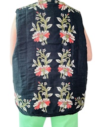 Quiltad väst med blommor