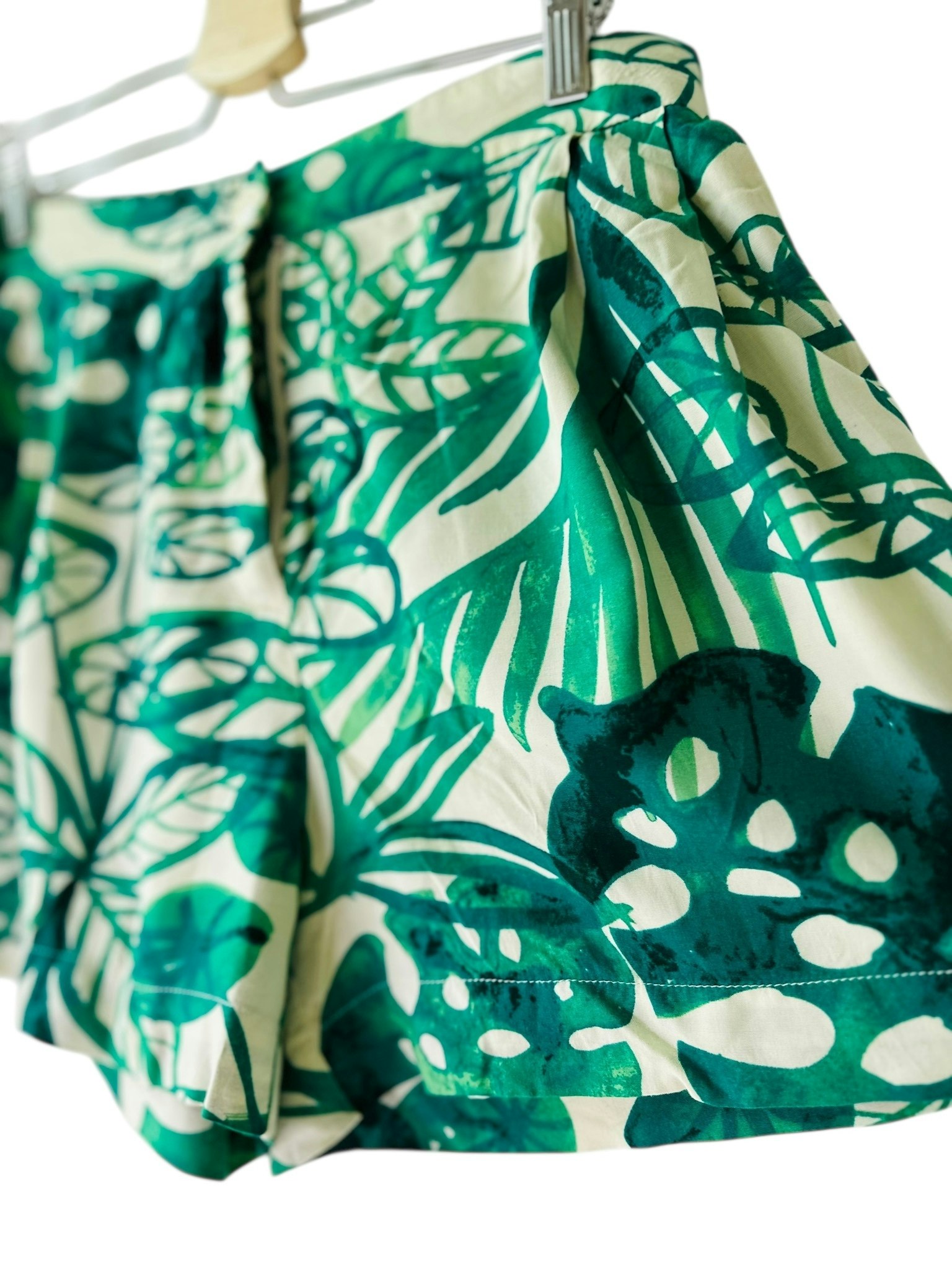 Grönmönstrade shorts
