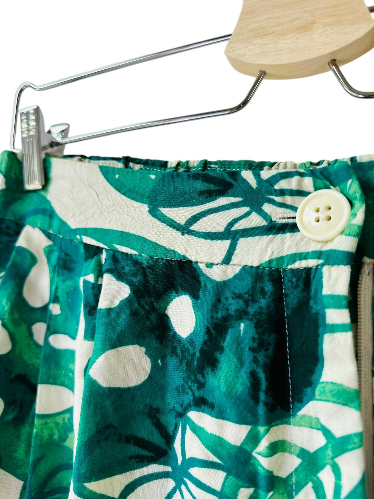 Grönmönstrade shorts