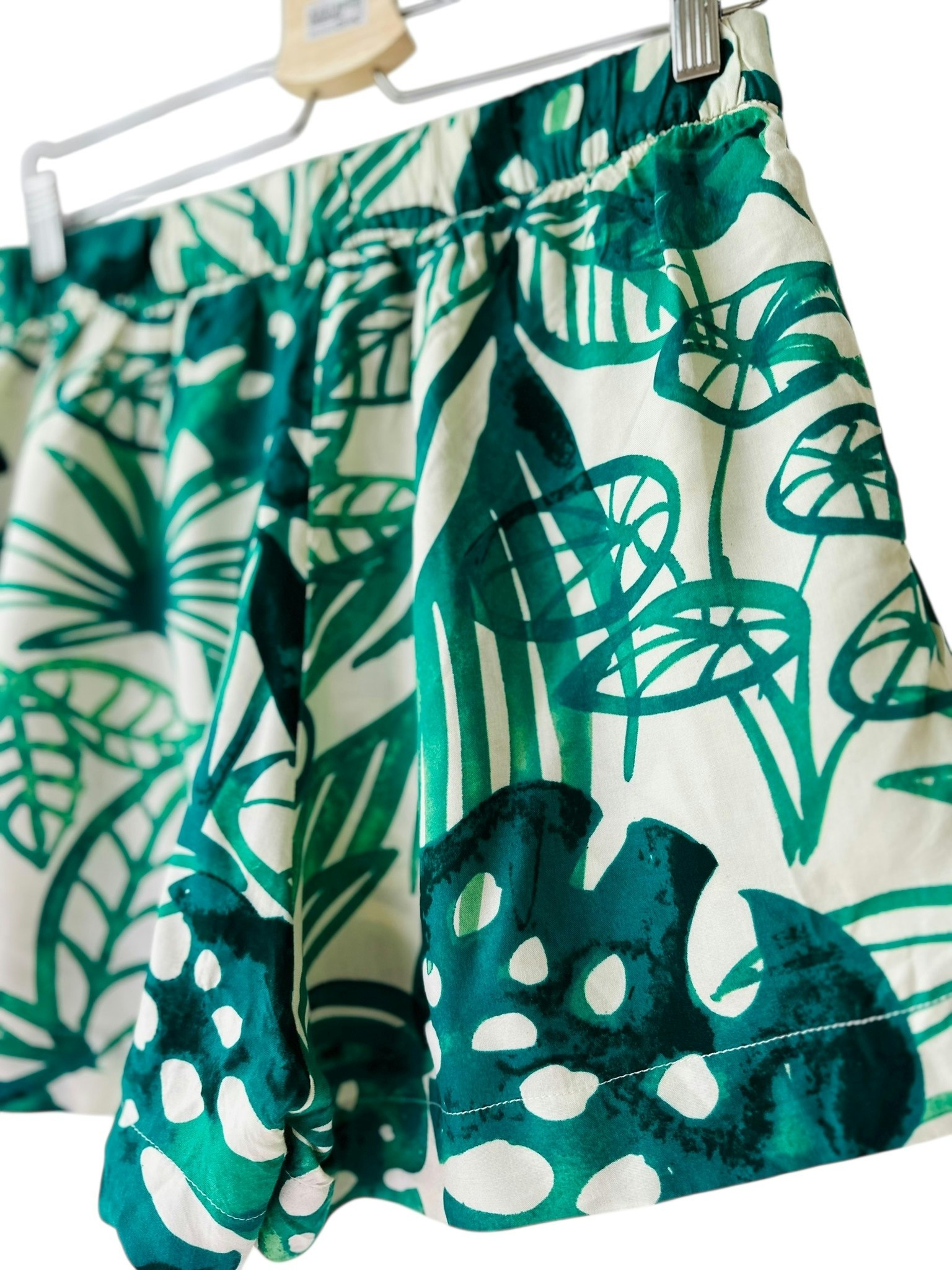 Grönmönstrade shorts