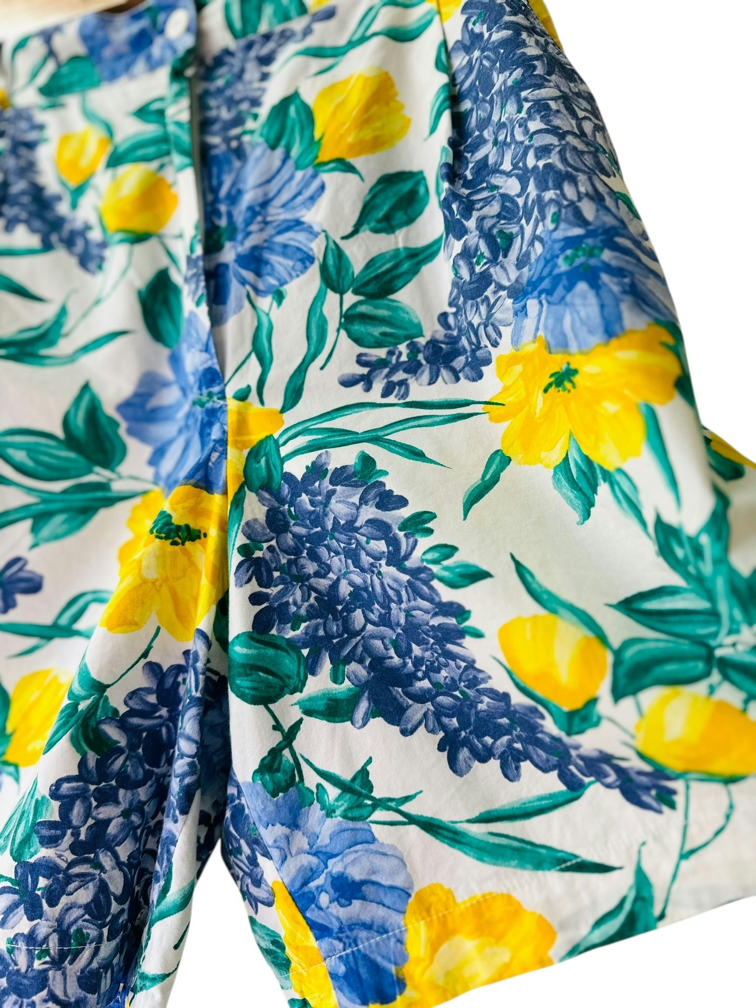 Blommiga längre shorts