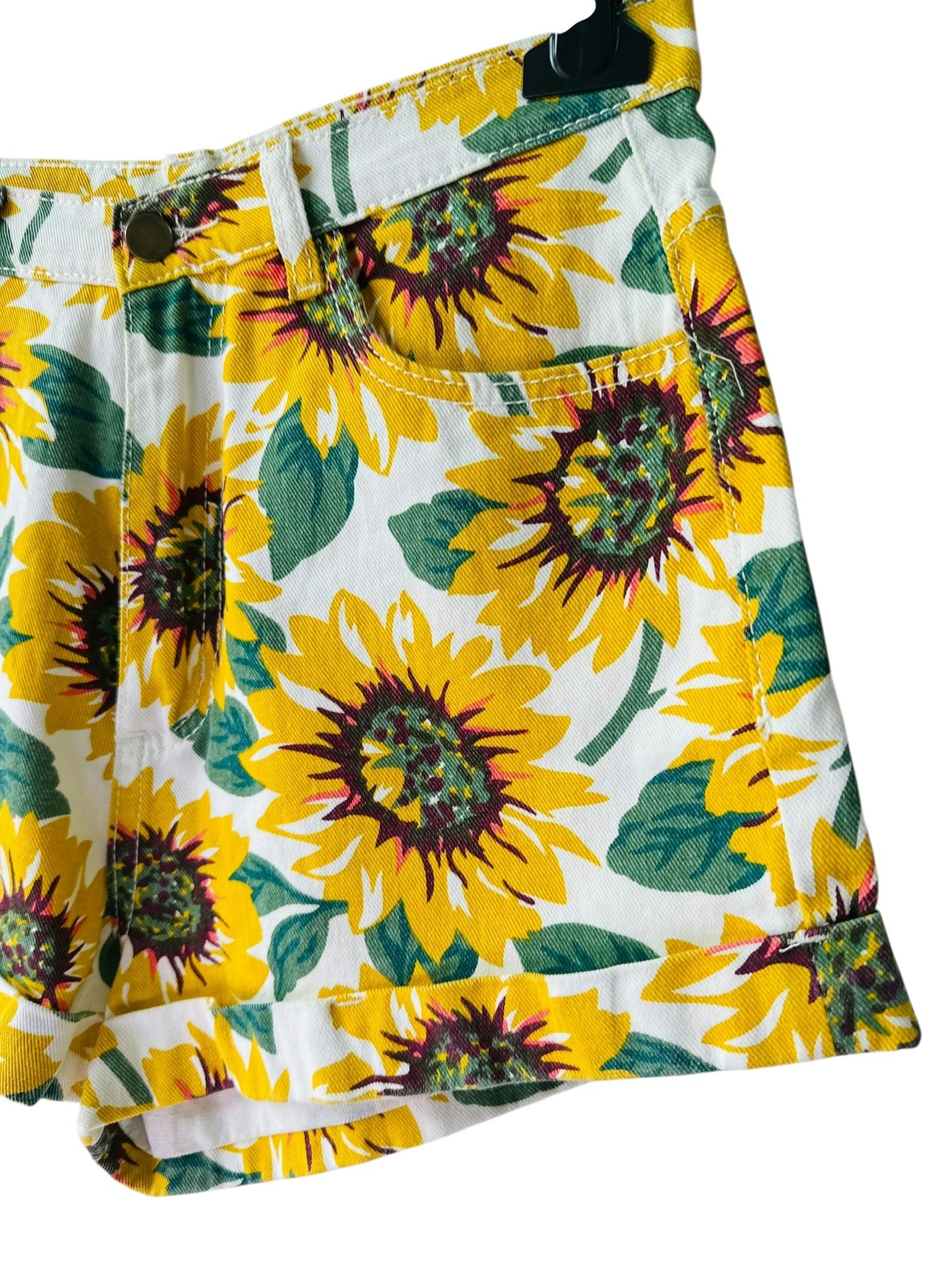 Jeansshorts med solrosor