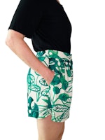 Grönmönstrade shorts