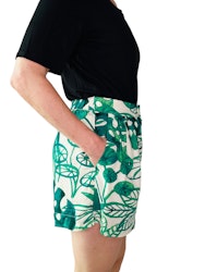 Grönmönstrade shorts