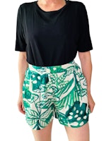 Grönmönstrade shorts