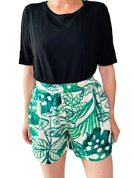 Grönmönstrade shorts