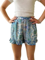 Shorts med volangkant