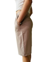 Långa dressade shorts