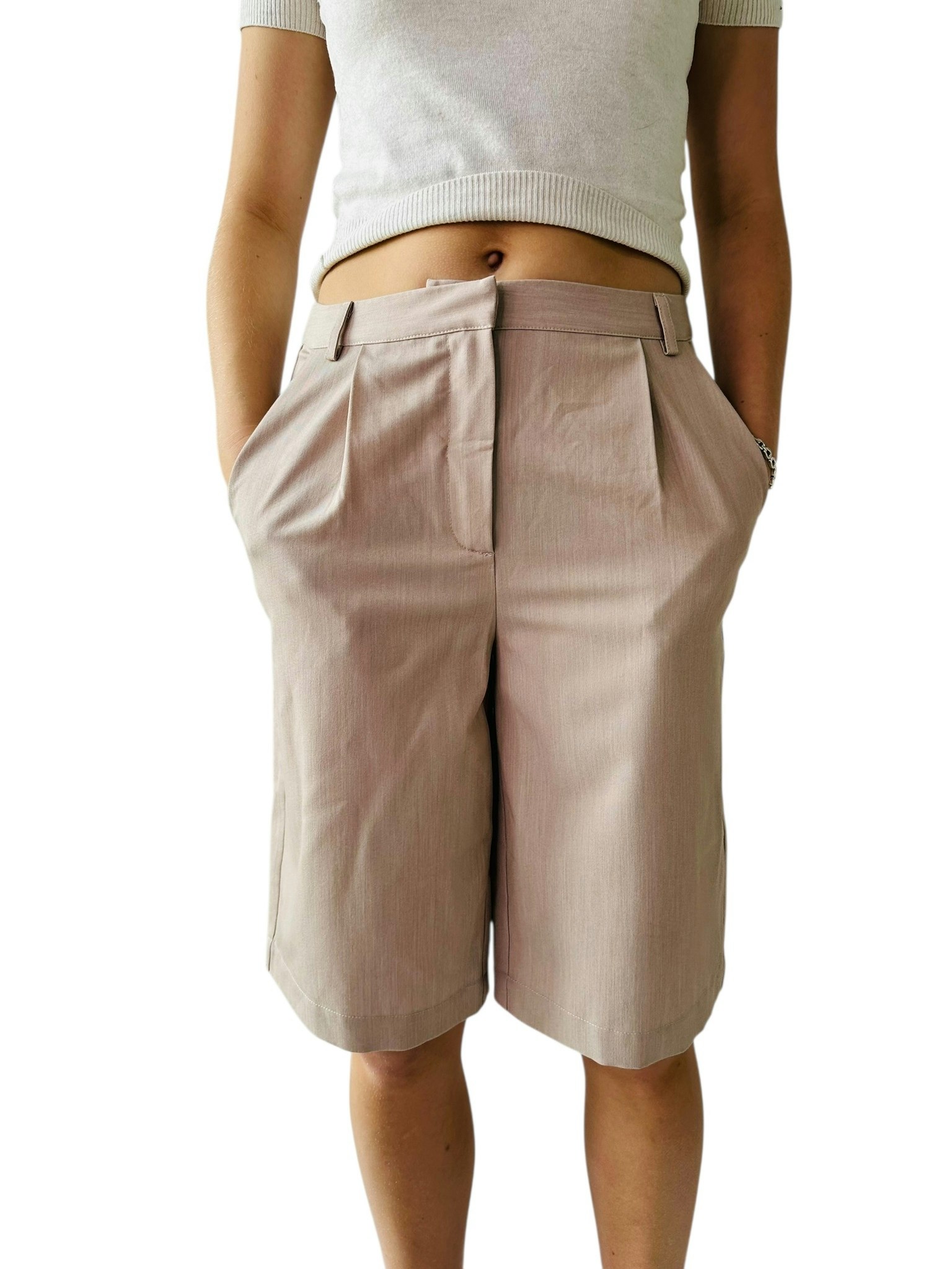 Långa dressade shorts
