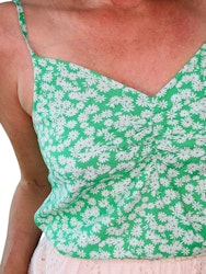 Grönt linne med vita blommor