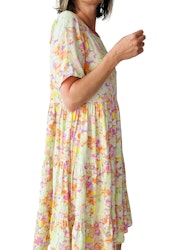 Blommig viskosklänning