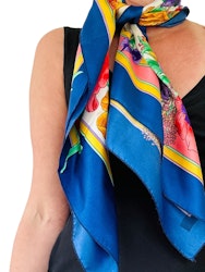 Stor scarf med färgglada blommor