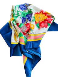Stor scarf med färgglada blommor