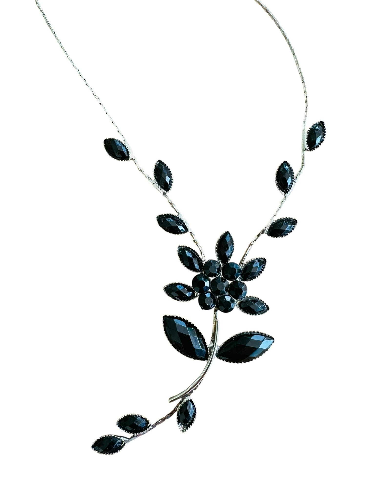 Nätt halsband med blomma