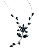 Nätt halsband med blomma
