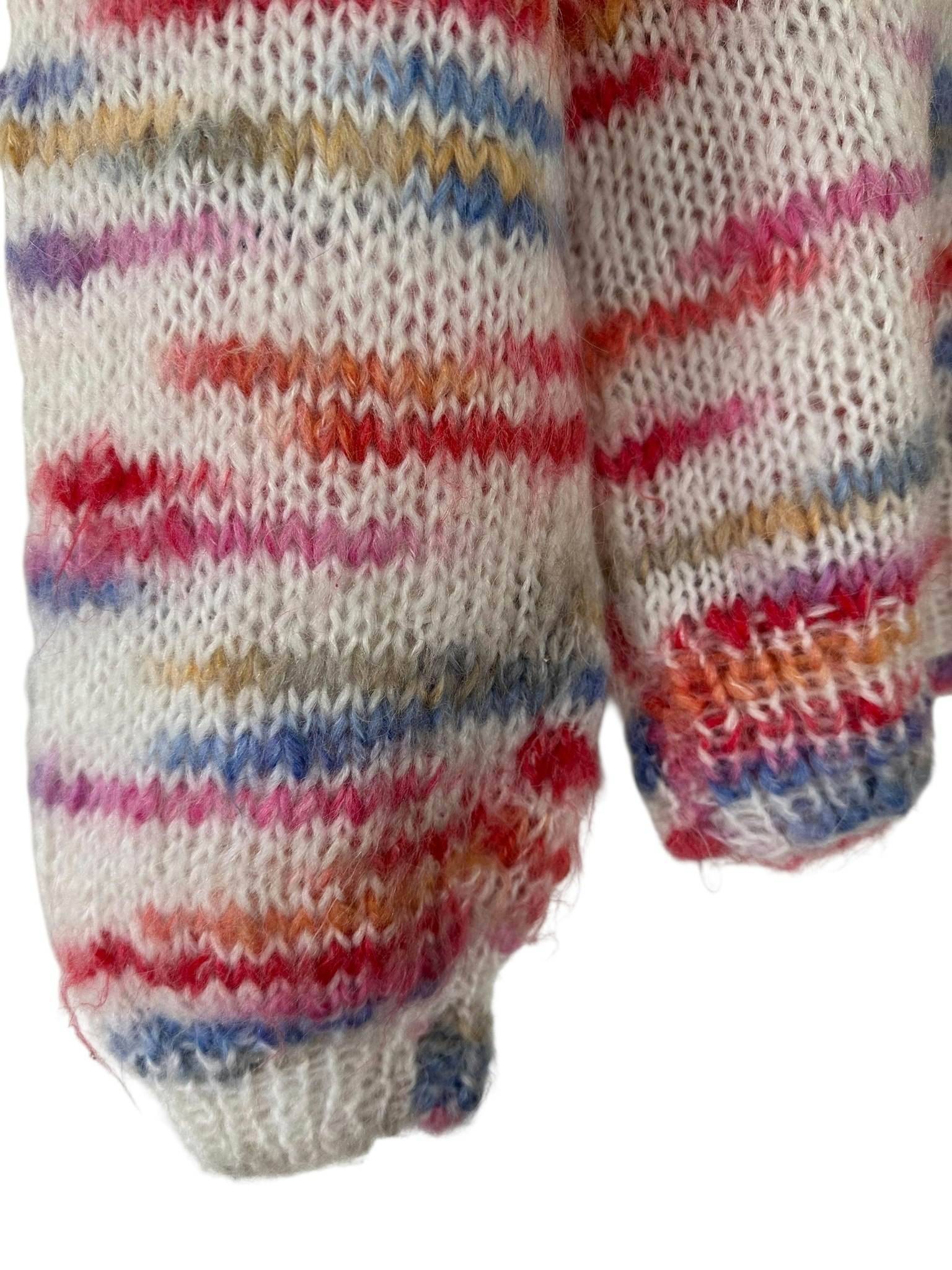 Handstickad fluffig tröja