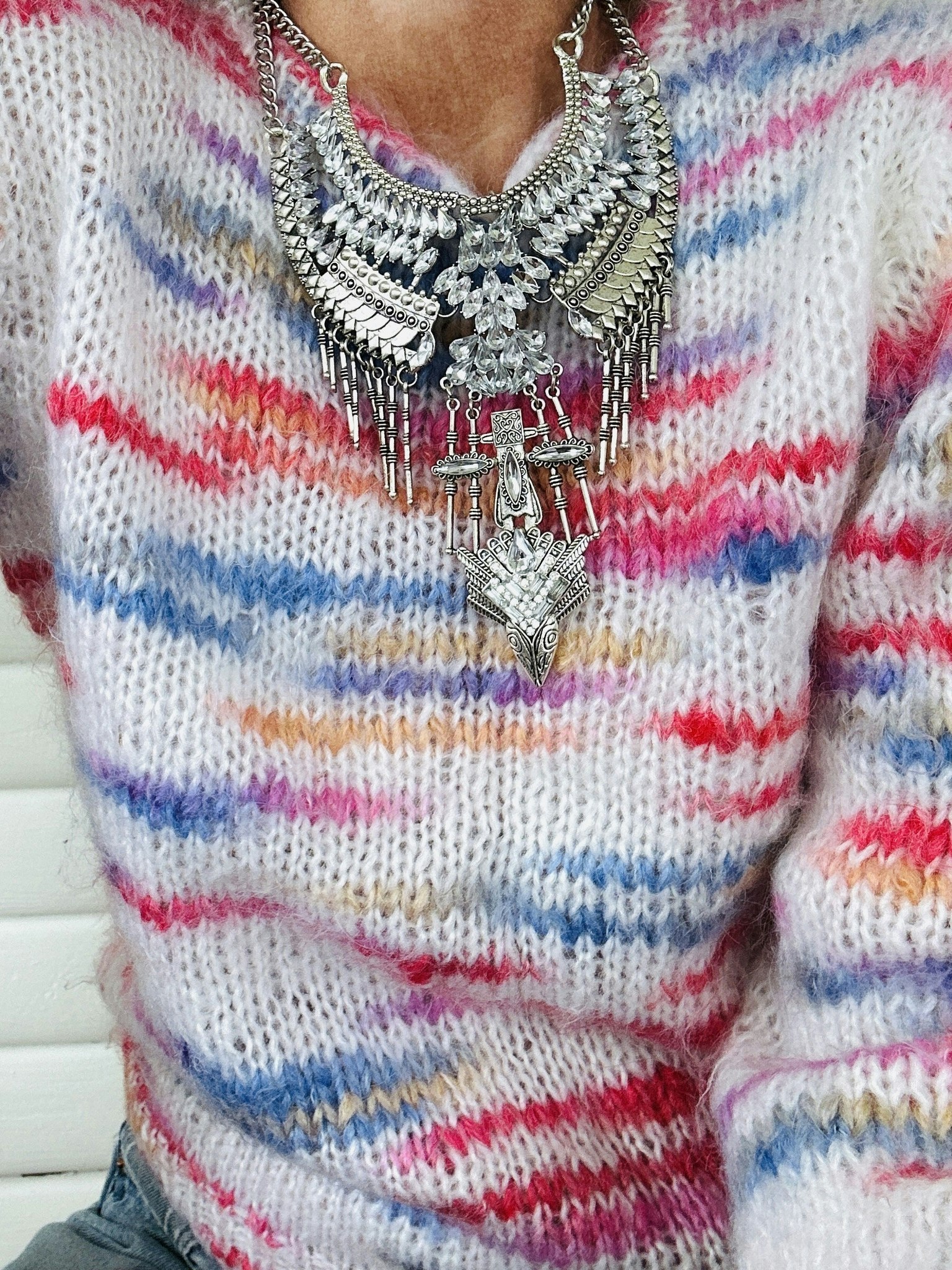 Handstickad fluffig tröja