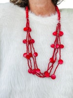 Rött flerradigt halsband