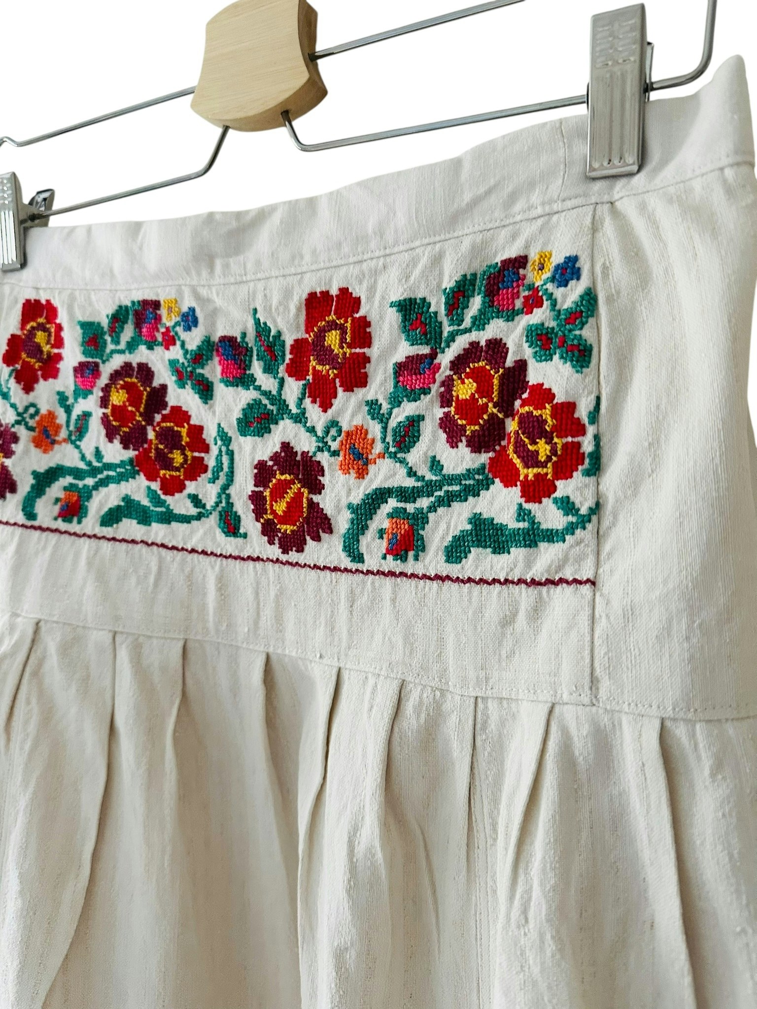 Vintage handbroderad kjol