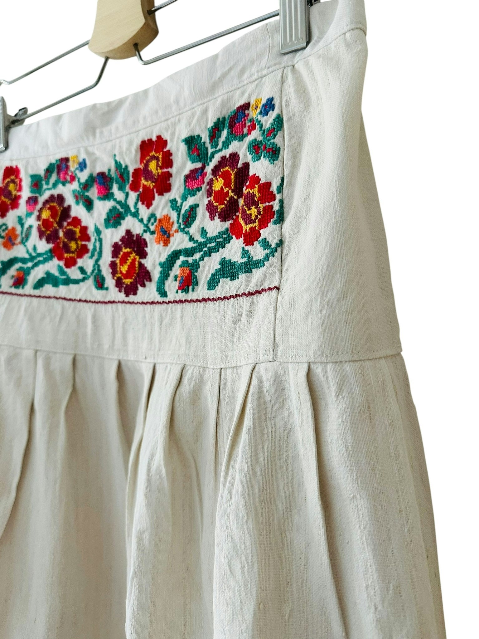 Vintage handbroderad kjol