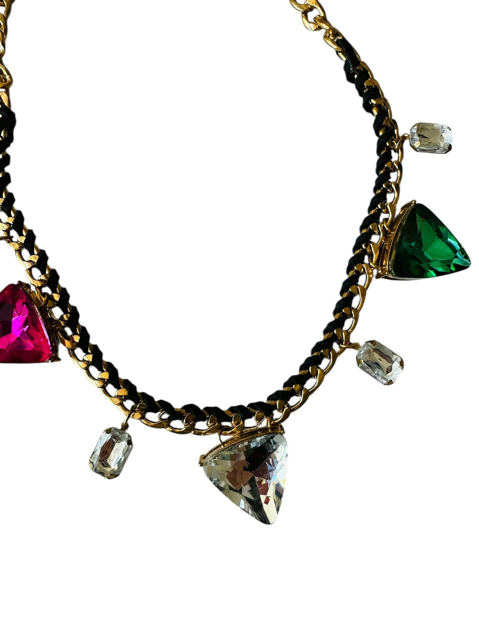 Halsband med färgglada stenar