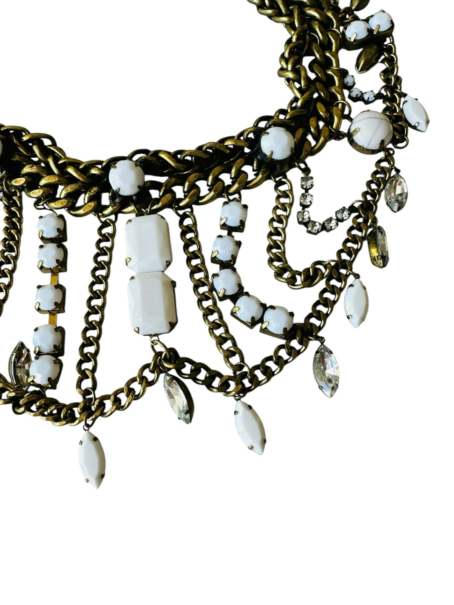 Maxat halsband med vita stenar