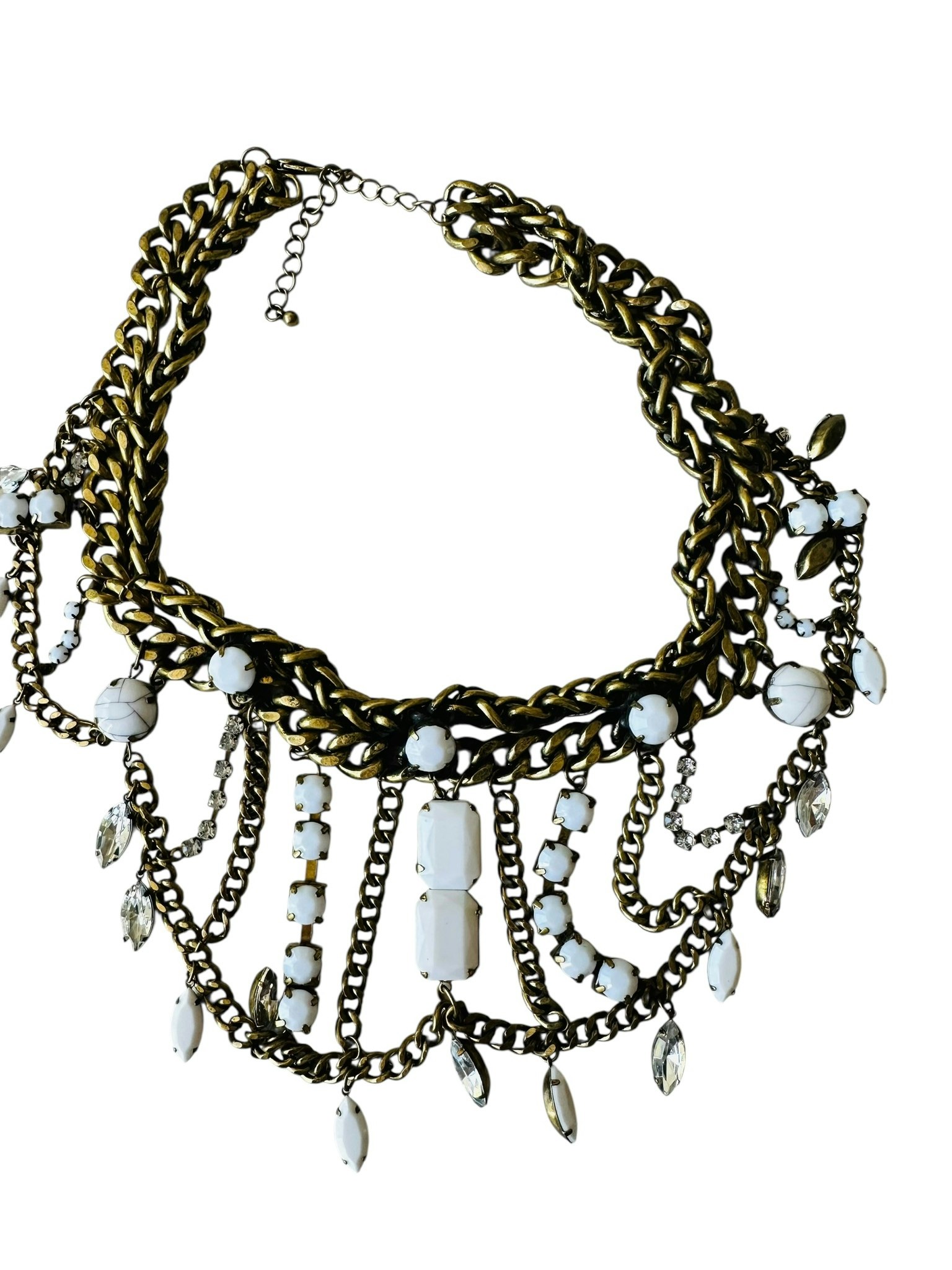 Maxat halsband med vita stenar