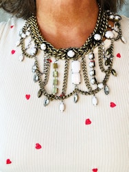 Maxat halsband med vita stenar