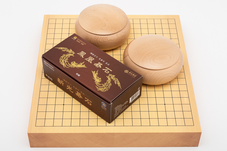 Go-spel, tjockt bräde i shinkaya, träskålar och 10 mm glasstenar