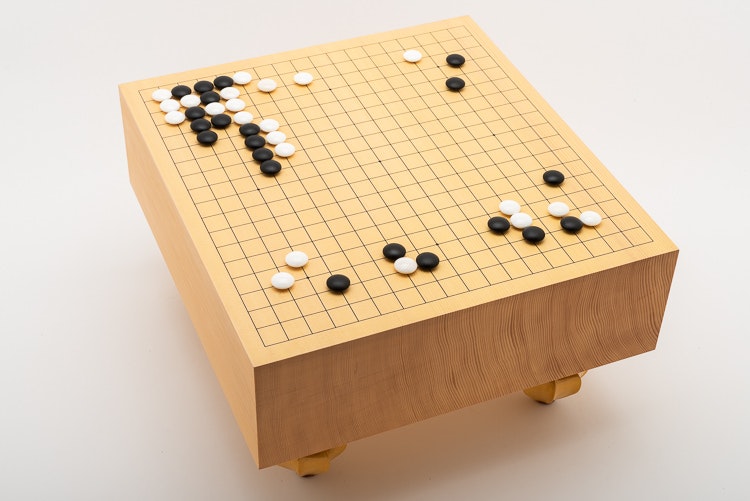 Exklusivt 13,9 cm tjockt Go-spel med snäckskalsstenar - GoButiken - här  finner du allt för spelet Go