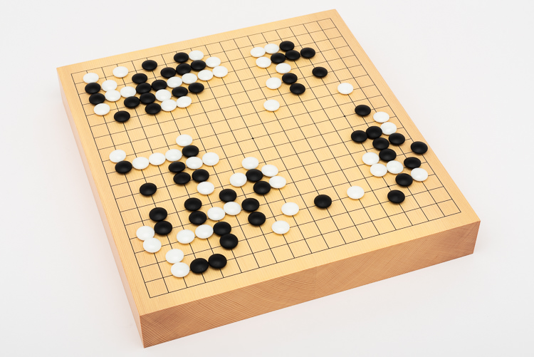 Mycket fint bräde för Go, av shinkaya-trä. Från Korea där spelet heter Baduk istället för Go.