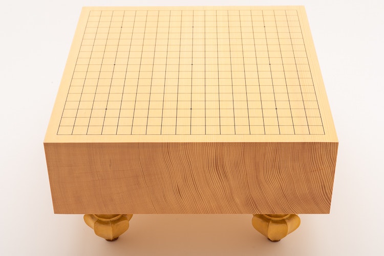 Detaljbild av ena kortsidan av golvbrädet i shinkaya.
