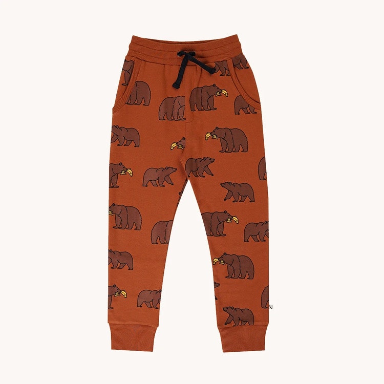 Joggingbyxor barn rostbruna mönstrade med björnar ekologiska barnkläder stockholm