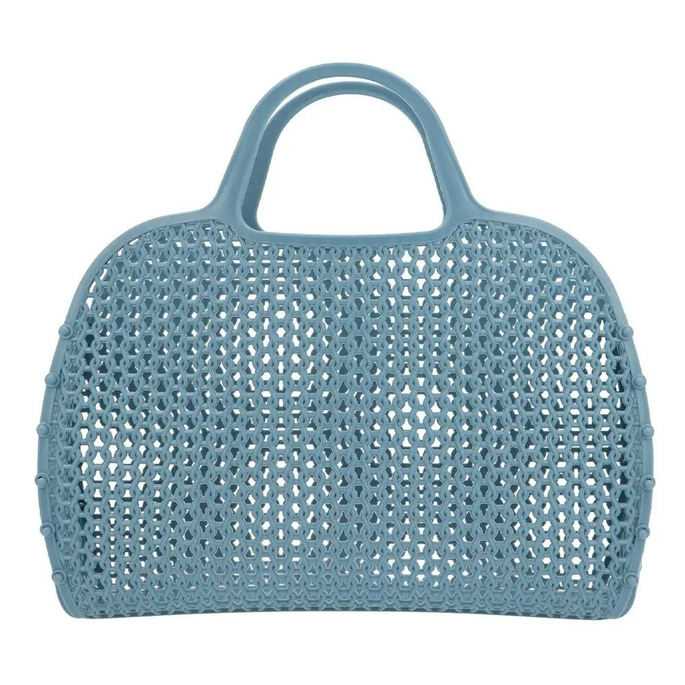 Blå retro strand väska i plast mesh – sommarens snyggaste (och smartaste) accessoar