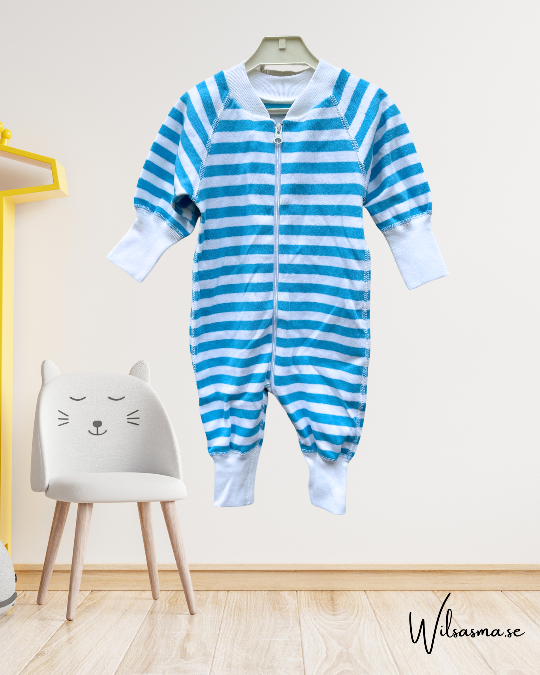 baby pyjamas turkos vit randig med dragkedja