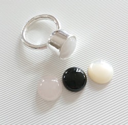 Ring med ädelsten