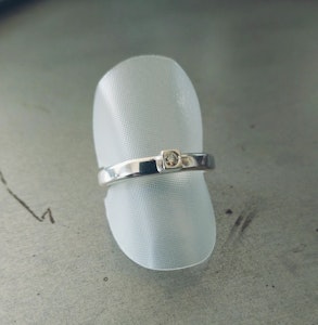 'Fia' ring med diamant