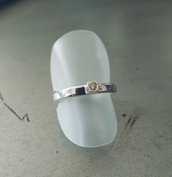 'Fia' ring med diamant
