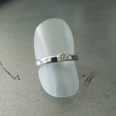 'Fia' ring med diamant