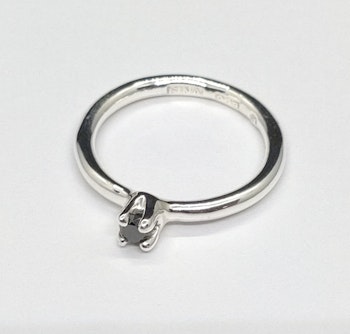 'Karin' ring med svart diamant