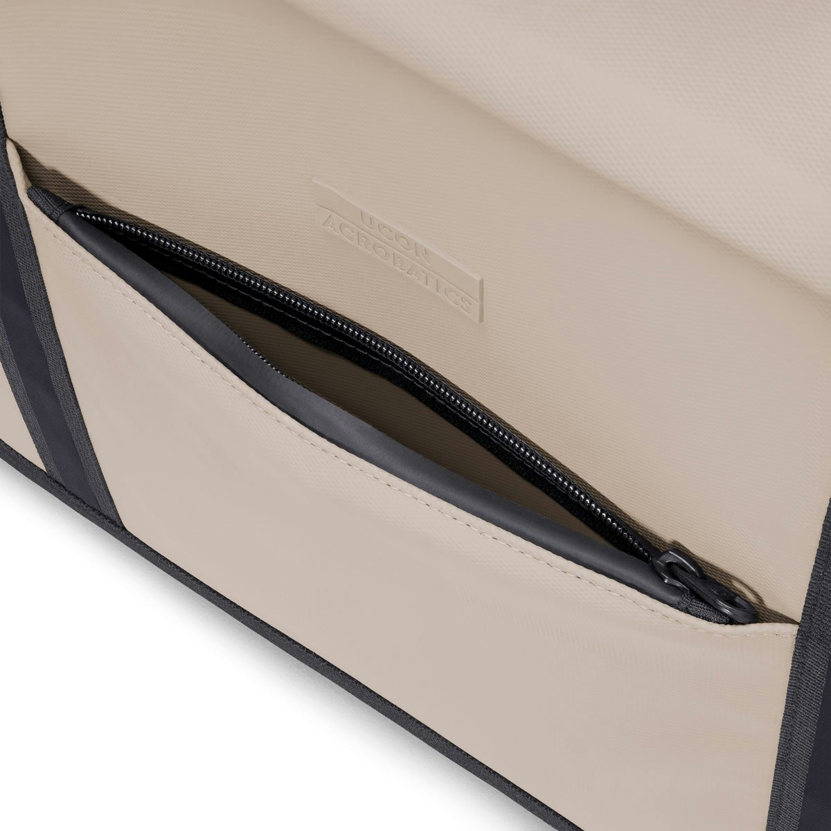 Ucon Acrobatics Omasu Bag Sand
