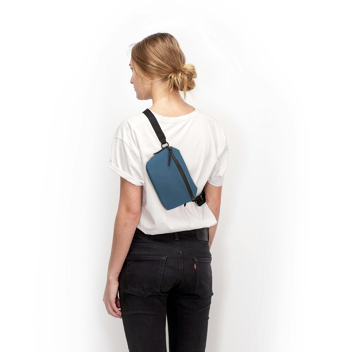 Ucon Acrobatics Jona Medium Bag Petrol