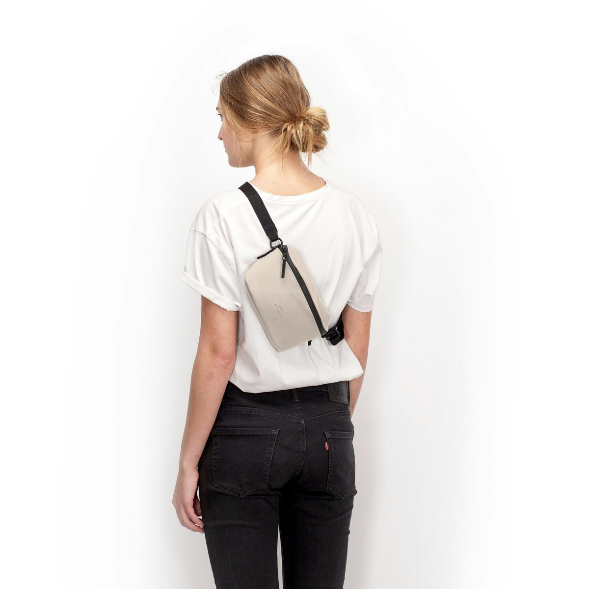 Ucon Acrobatics Jona Medium Bag Light Sand