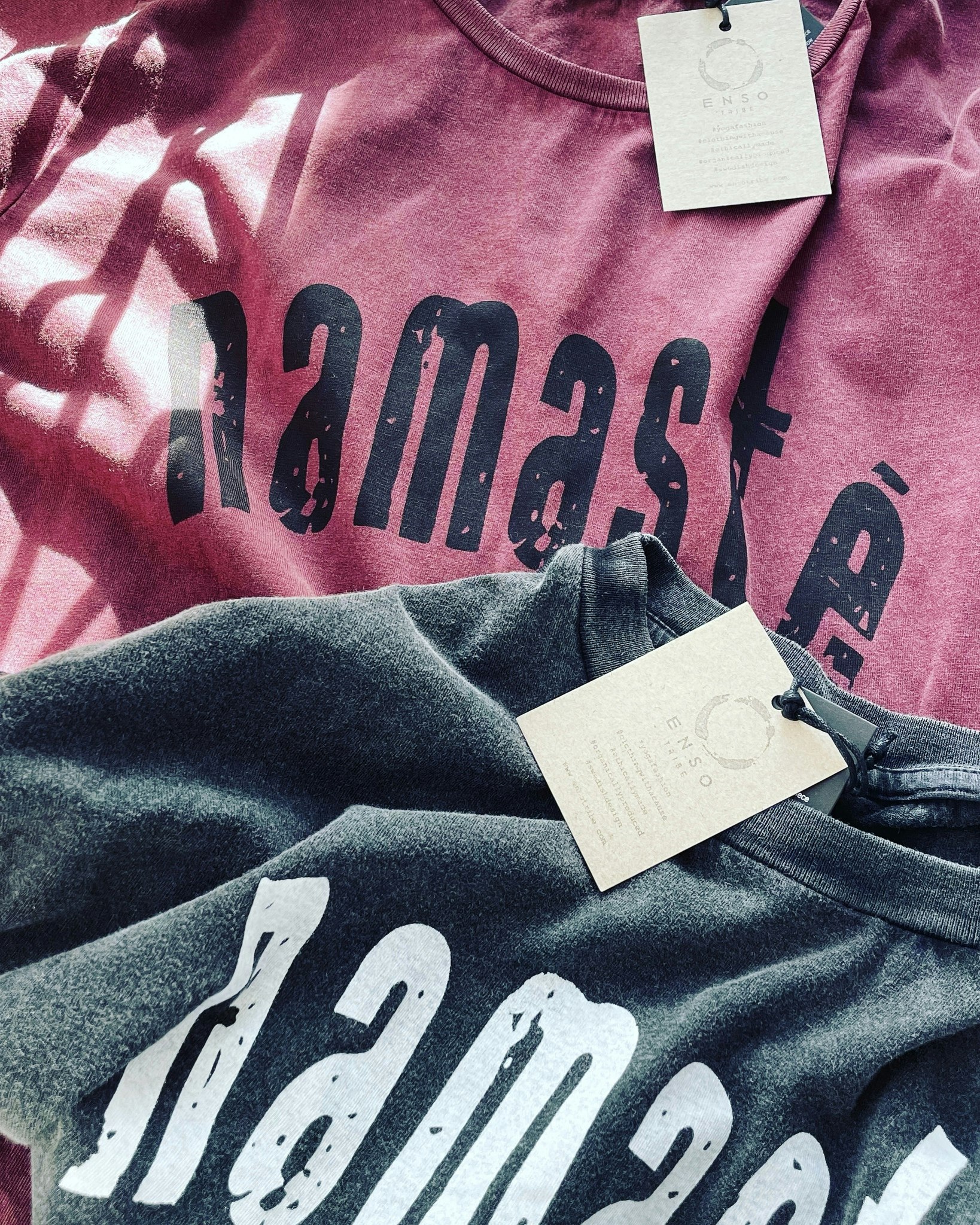 NAMASTÉ - T-SHIRT - BURGUNDY