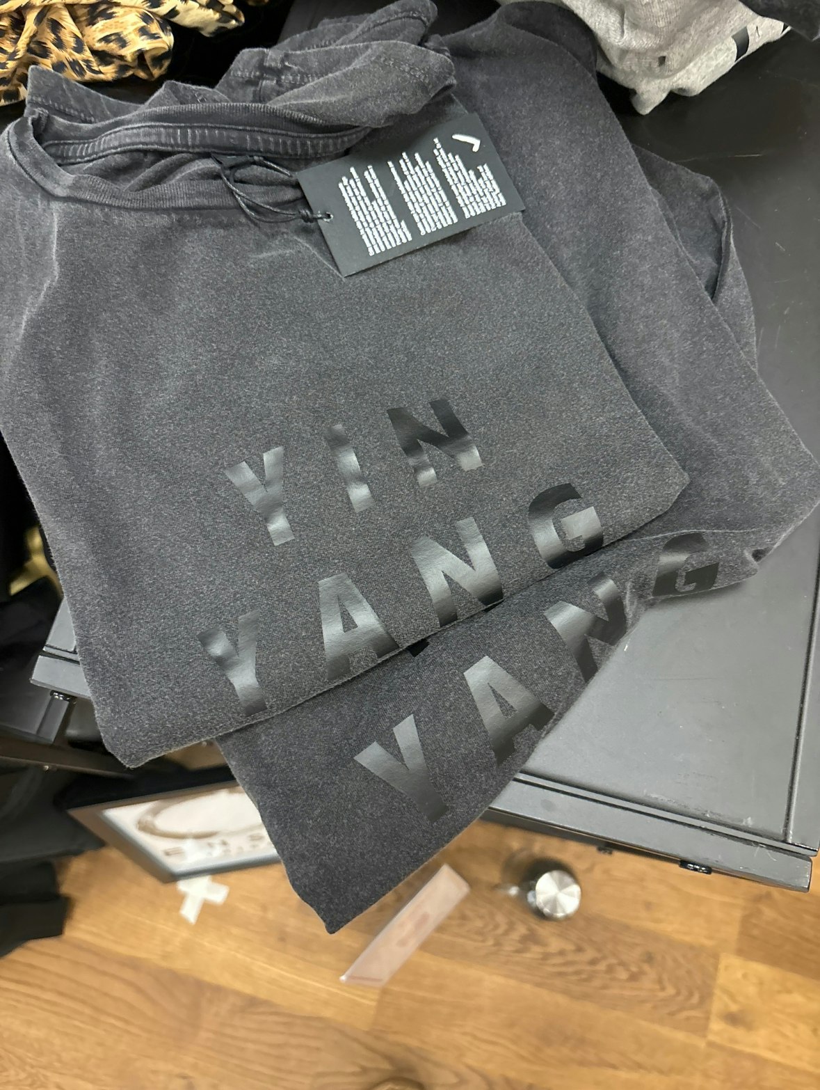 YIN YANG - T-SHIRT - STONE WASHED BLACK