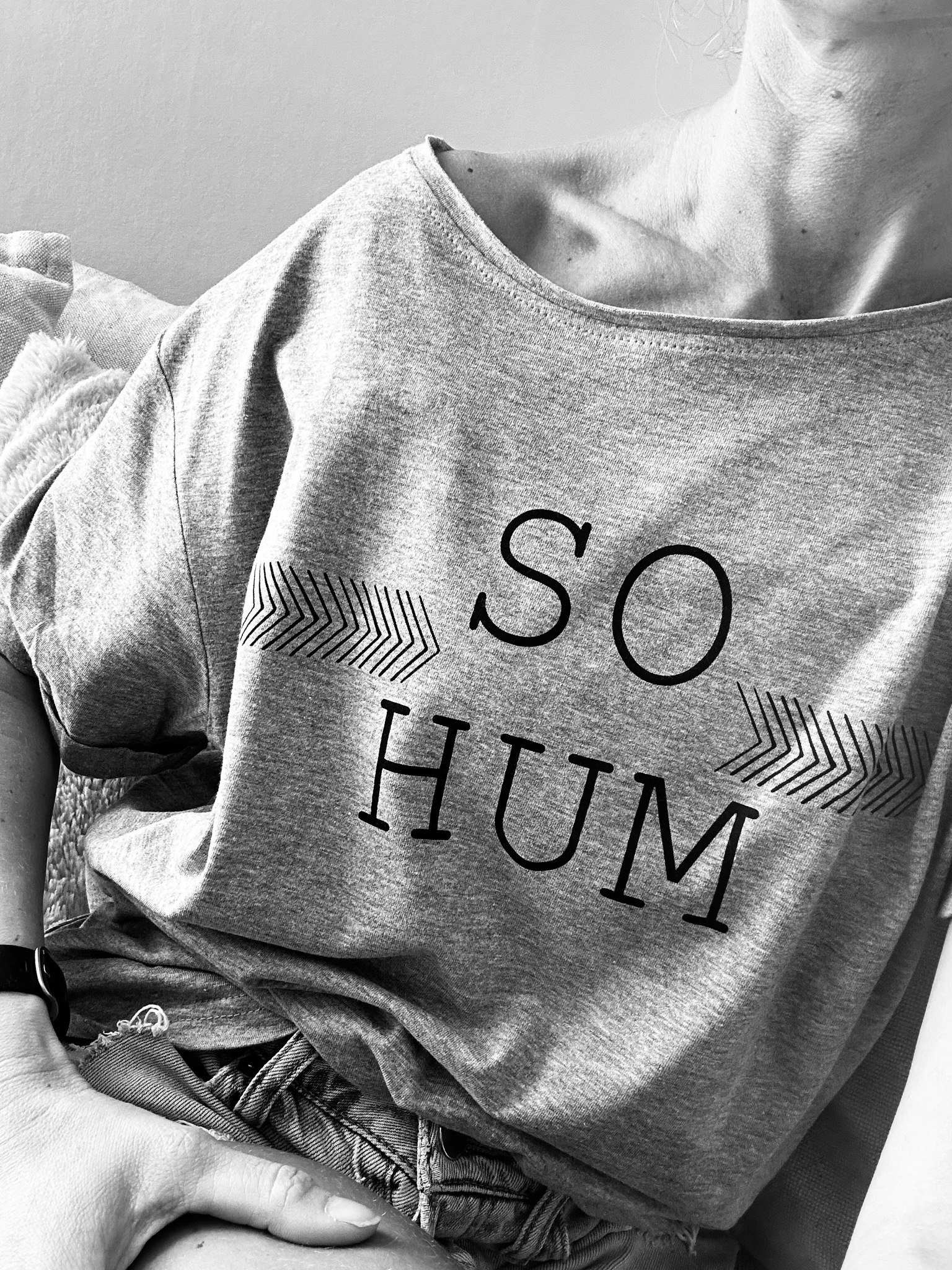 SO HUM - RAW NECK TEE - GREY